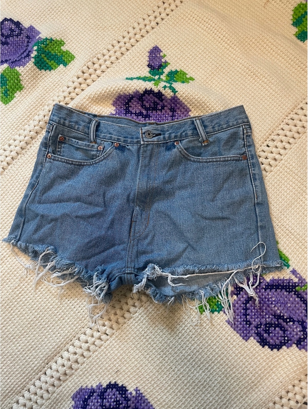 Levi's 514 denim cutoff shorts size 32 mens cut off booty shorts womans raw hem